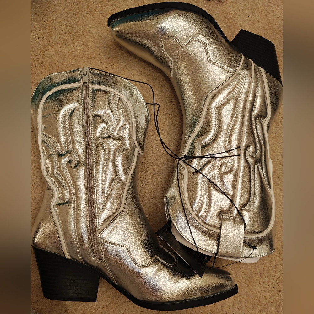 New Forever 21 Silver Metallic Western Cowboy Boots. - Picture 2 of 10